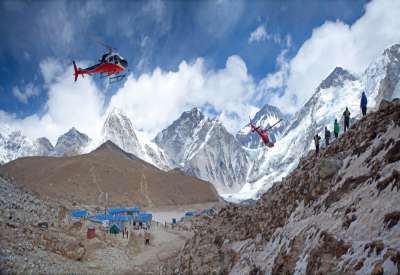 Can you be rescued by helicopter to mount everest?